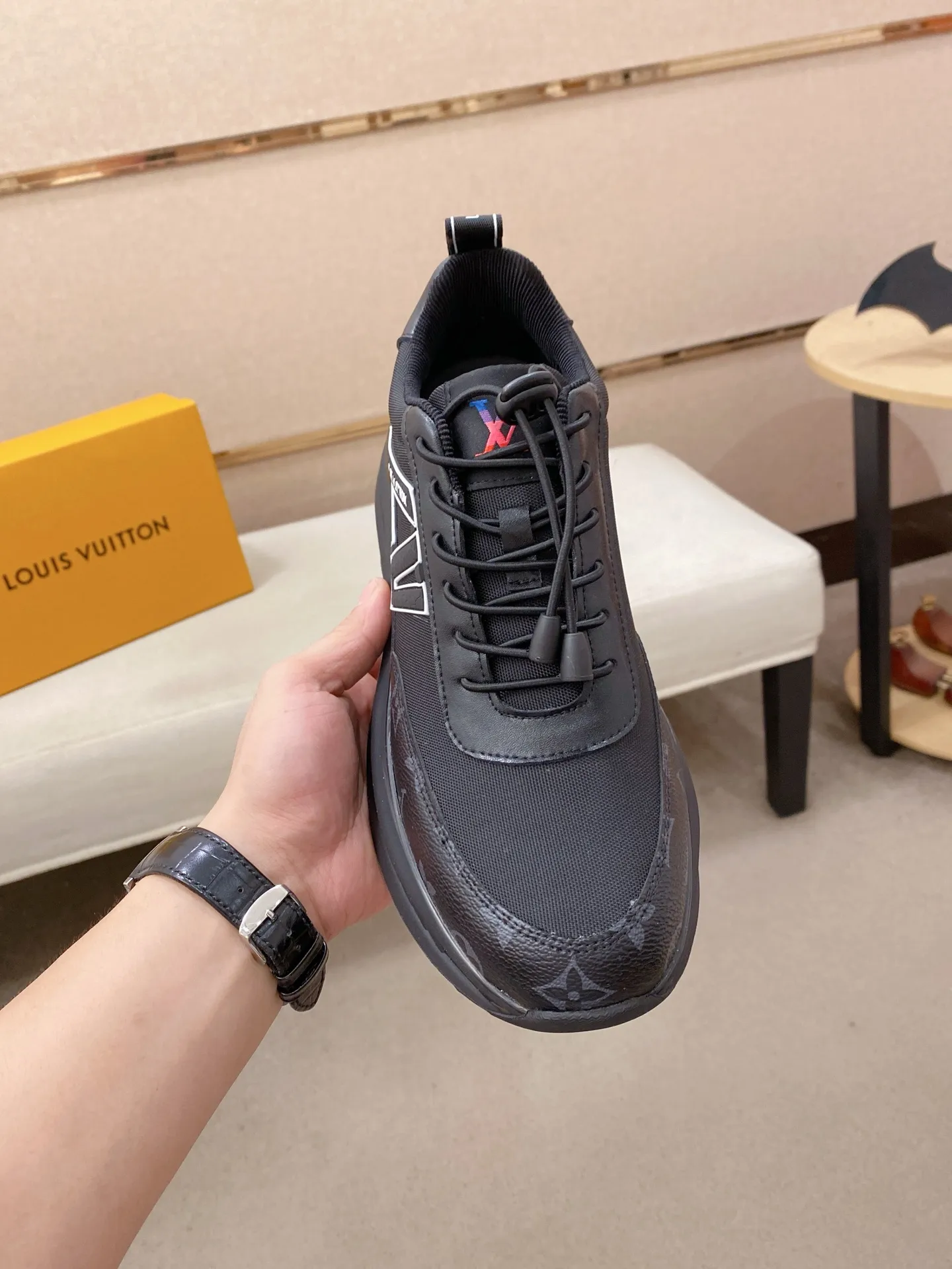 Factory price: 462💰🎉🎉LV~Louis Vuitton trendy men's shoes, new shipments, latest matching, the same style as the official website, super high quality, hot sales of the season [strong][strong][strong]Selected first-layer cowhide, comfortable cowhide lining, original last, comfortable on the feet, wear-resistant rubber outsole, size: 38-44.